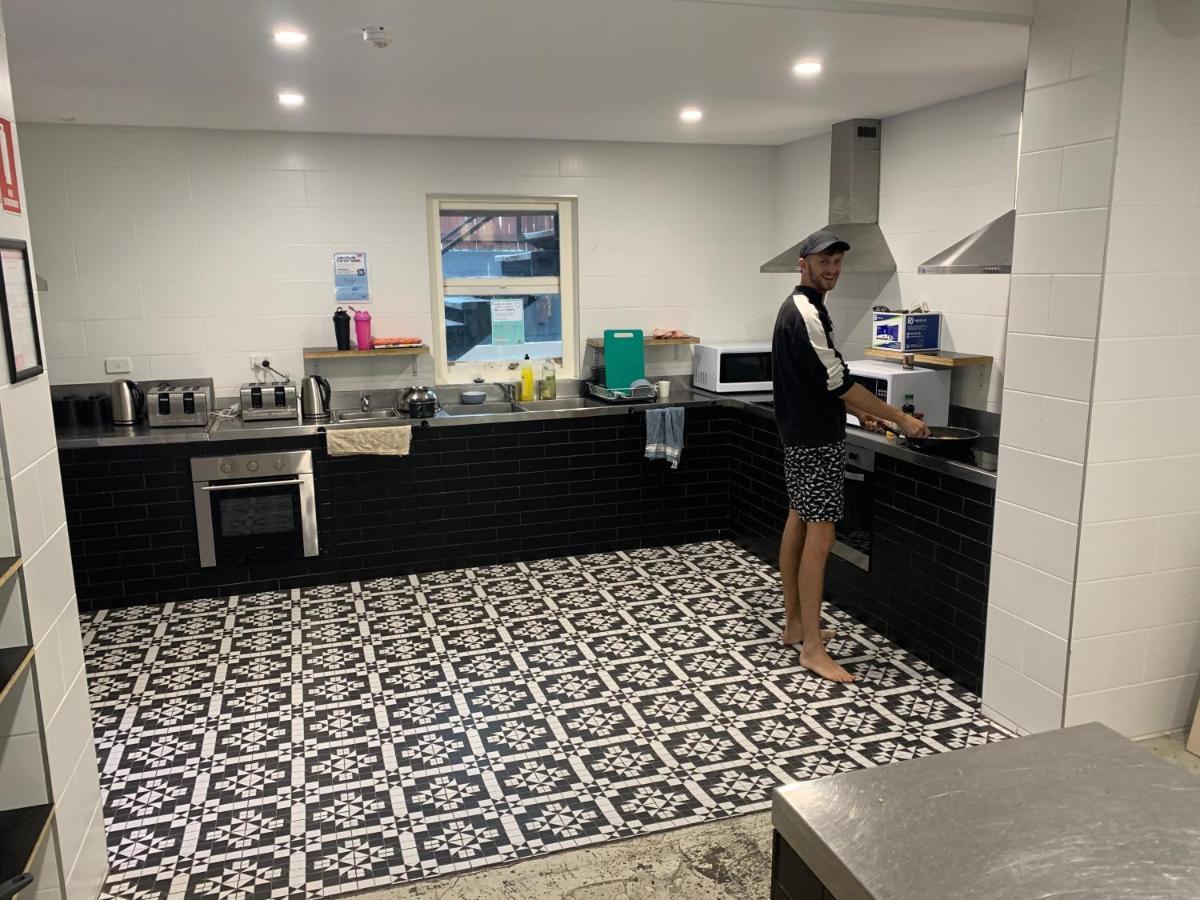 Aussie Dream Hostel Гоулд Коуст Екстериор снимка